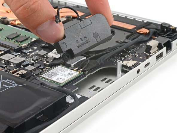 Razer Blade 15" (2020) Speakers Replacement, Remove the left speaker: crwdns2935265:013crwdnd2935265:02crwdnd2935265:02crwdne2935265:0