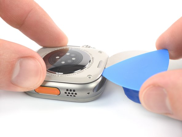 Apple Watch Ultra 2 Sensor Assembly Replacement, Insert an opening pick: step 6, image 2 of 3