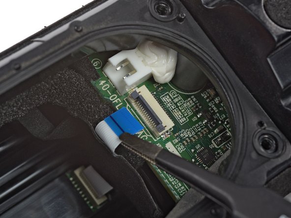 JBL Flip 5 Battery Replacement, Disconnect the power button cable: crwdns2935265:018crwdnd2935265:02crwdnd2935265:02crwdne2935265:0