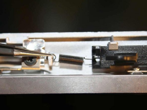 HP Pavilion dv5000 Screen Lock Mechanism Replacement: crwdns2935265:06crwdnd2935265:03crwdnd2935265:03crwdne2935265:0