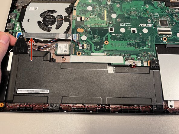 Asus M570D Mainboard tauschen, Batterie herausheben: Schritt 6, Bild 1 von 2