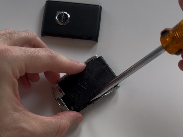 2019 Volvo S60 Key Fob Battery Replacement: step 3, image 2 of 2