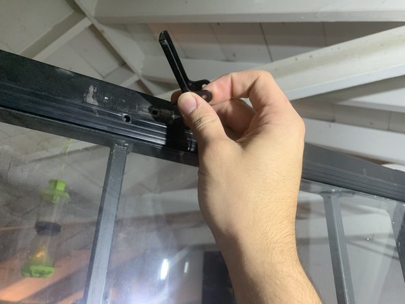 Pneumatic Door Cylinder Bracket Replacement: passo 4, immagine 3 di 3