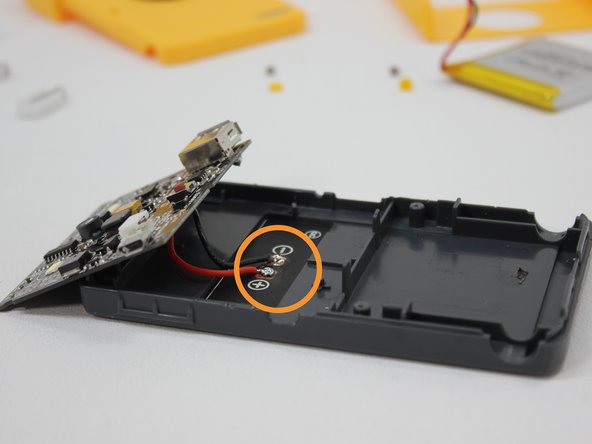 Waka Waka Power Plus Solar Panel Replacement, Remove the PCB: crwdns2935265:05crwdnd2935265:02crwdnd2935265:03crwdne2935265:0