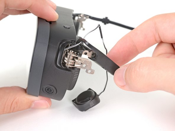 HTC Vive XR Elite Motion Sensor Replacement, Reposition the inner hinge cover: crwdns2935265:027crwdnd2935265:03crwdnd2935265:03crwdne2935265:0