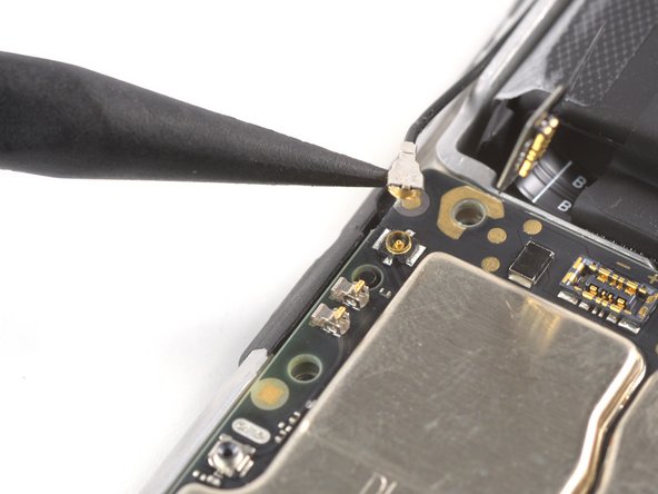 Xiaomi Redmi Note 10S Screen Replacement, Disconnect the antenna cable: crwdns2935265:024crwdnd2935265:03crwdnd2935265:03crwdne2935265:0