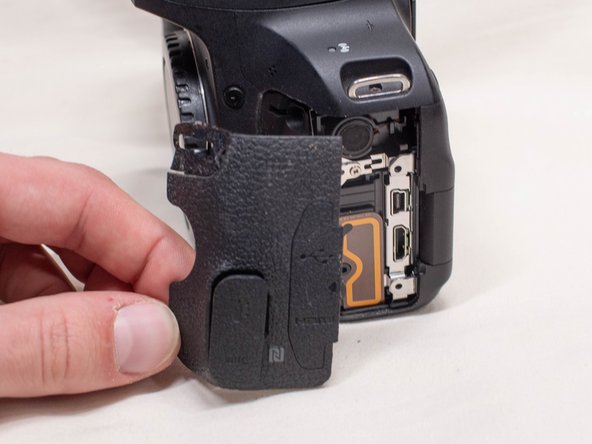 Canon EOS Rebel T7i I/F Terminal Cover Replacement: stap 0, afbeelding 2 van 2