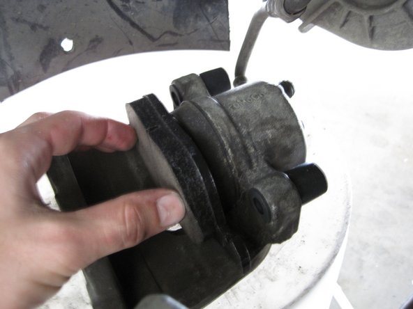 2005-2007 Ford Focus Front Brake Pad Replacement: crwdns2935265:020crwdnd2935265:02crwdnd2935265:02crwdne2935265:0