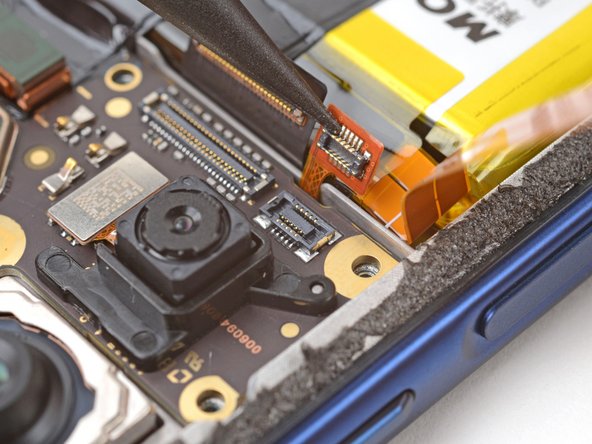 Motorola Edge 5G UW (2022) Screen Replacement, Disconnect the button assembly cable: crwdns2935265:034crwdnd2935265:02crwdnd2935265:02crwdne2935265:0