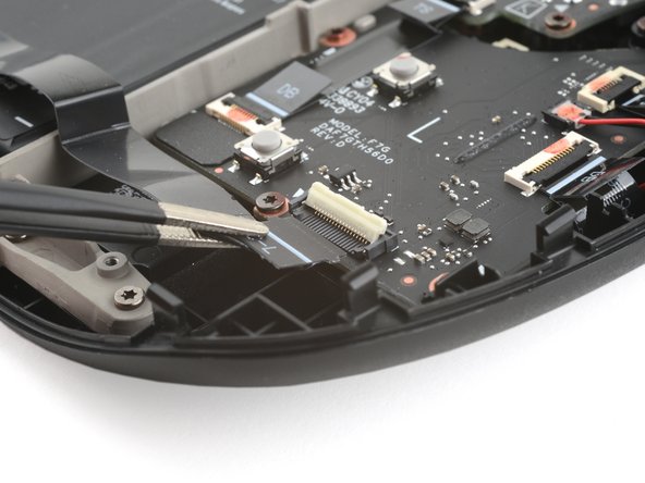 Steam Deck OLED Front Shell Replacement, Disconnect the interconnect cable: crwdns2935265:029crwdnd2935265:03crwdnd2935265:03crwdne2935265:0