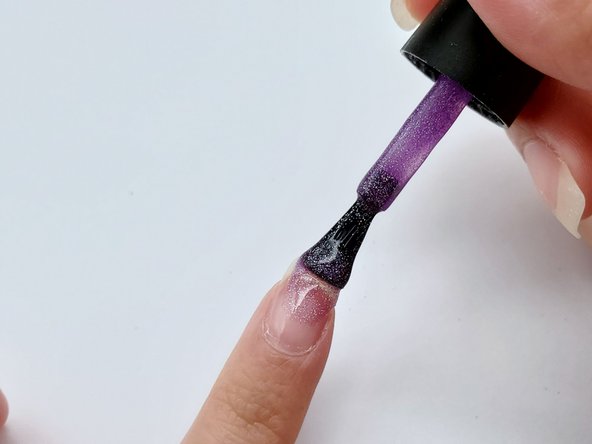 How to Fix a Cracked Fingernail: crwdns2935265:07crwdnd2935265:02crwdnd2935265:03crwdne2935265:0