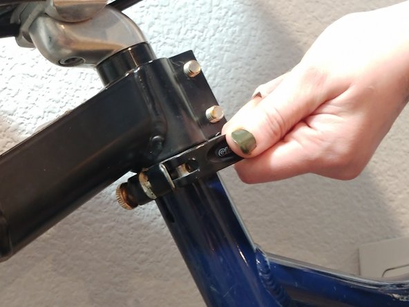 How to Replace a Bike Saddle When You Have a Rear Bike Rack: étape 11, image 2 de 2