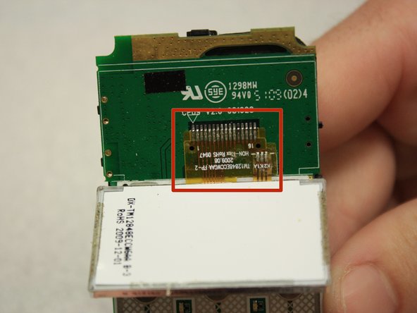 Snapfōn ezONE LCD Screen Replacement, Pry the screen back: crwdns2935265:08crwdnd2935265:03crwdnd2935265:03crwdne2935265:0