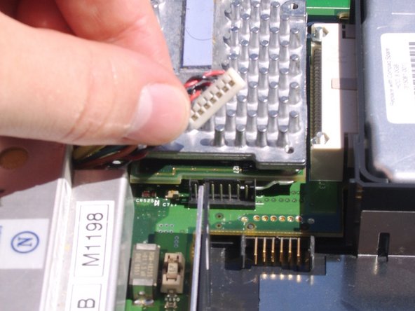 Disassembling the Compaq Armada 7800: crwdns2935265:018crwdnd2935265:02crwdnd2935265:02crwdne2935265:0