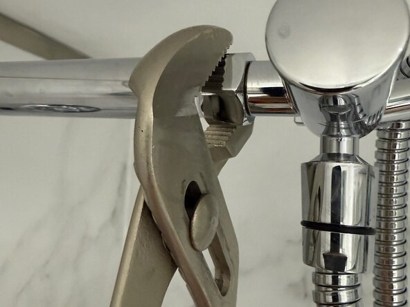 Shower Arm Replacement: stap 8, afbeelding 1 van 2
