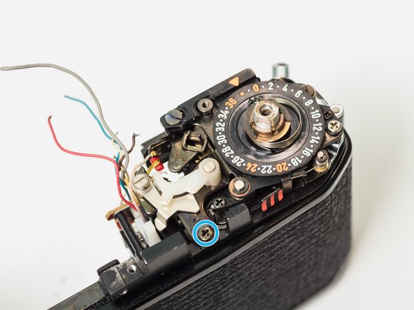 Pentax ME Super Shutter Service, Remove frame counter assembly: crwdns2935265:021crwdnd2935265:03crwdnd2935265:03crwdne2935265:0