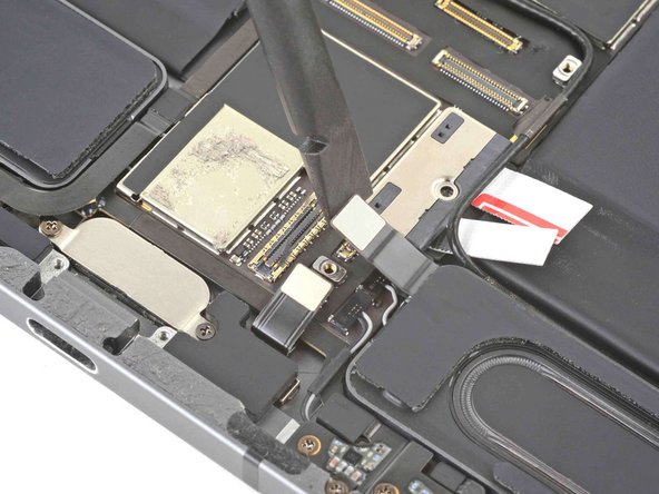 iPad Pro 11" Logic Board Replacement, Disconnect the Smart Connector and SIM card reader: stap 0, afbeelding 3 van 3