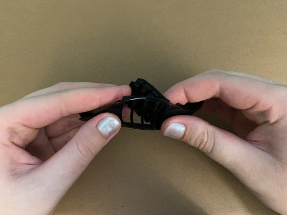 Razer Naga Epic Numpad Disassembly, Push button cover out from side case: crwdns2935265:03crwdnd2935265:02crwdnd2935265:03crwdne2935265:0