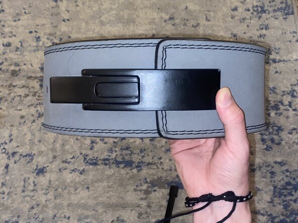 How to Fix a Loose-Fitting Lifting Belt: crwdns2935265:07crwdnd2935265:02crwdnd2935265:02crwdne2935265:0