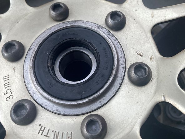 1996 Honda CBR900RR FireBlade Wheel Bearing Replacement: crwdns2935265:09crwdnd2935265:02crwdnd2935265:02crwdne2935265:0