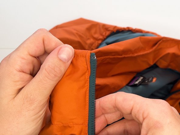 Coil Zipper Slider Replacement, Locate the top stop: crwdns2935265:02crwdnd2935265:03crwdnd2935265:03crwdne2935265:0