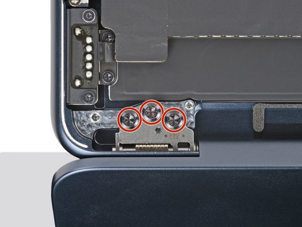 MacBook Air 2022 (M2) Screen Replacement, Remove the hinge screws: crwdns2935265:031crwdnd2935265:02crwdnd2935265:03crwdne2935265:0