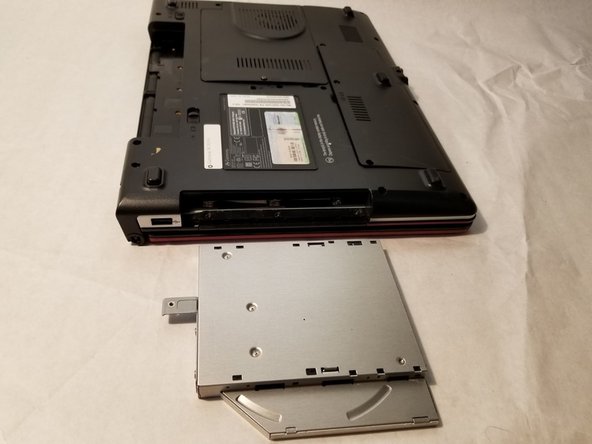 Gateway M-2626u CD Drive Replacement: crwdns2935265:05crwdnd2935265:02crwdnd2935265:02crwdne2935265:0