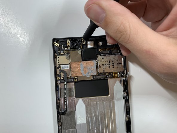 Razer Phone Motherboard Replacement: adım 21, 2 resimden 2.