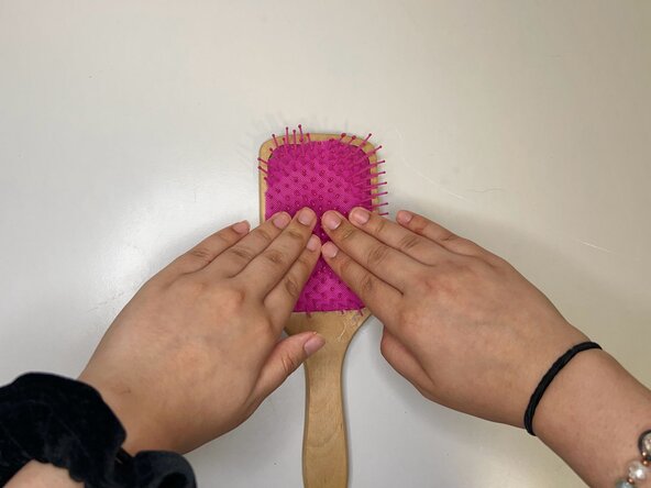 How to Repair a Detached Hairbrush Bristle Pad: crwdns2935265:05crwdnd2935265:02crwdnd2935265:02crwdne2935265:0