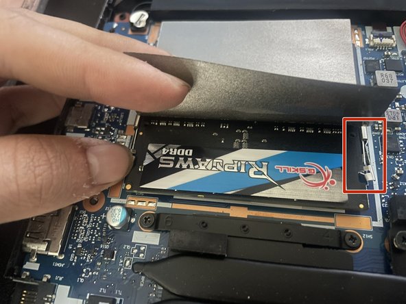 Lenovo IdeaPad Gaming 3 15ARH-334 RAM Replacement, Removing the old RAM: crwdns2935265:04crwdnd2935265:01crwdnd2935265:02crwdne2935265:0