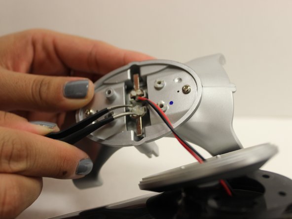 Polyconcept 900-MHz Retro Cordless Telephone Device Charger Plate Replacement, Removing Glue from Wires: crwdns2935265:08crwdnd2935265:02crwdnd2935265:02crwdne2935265:0