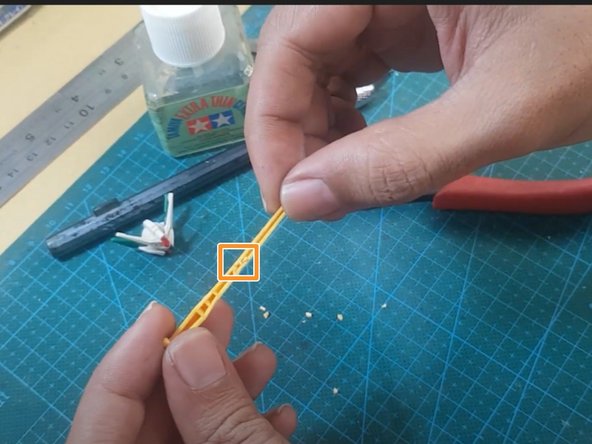 How to Repair Parts of a Damaged Gunpla Model Kit: crwdns2935265:04crwdnd2935265:02crwdnd2935265:02crwdne2935265:0