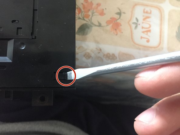 Sony BDV-NF620 Teardown, Optical drive lower panel: crwdns2935265:07crwdnd2935265:02crwdnd2935265:03crwdne2935265:0