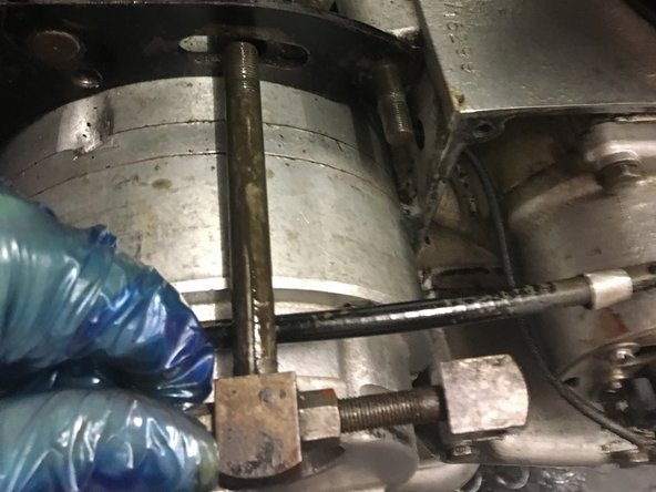 AJS/Matchless Lightweight Gearbox Overhaul, Remove gearbox tensioner: crwdns2935265:06crwdnd2935265:03crwdnd2935265:03crwdne2935265:0