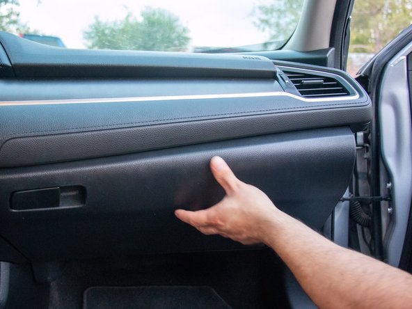 How to Replace a 2017 Honda Civic LX Cabin Filter: passo 9, immagine 1 di 1