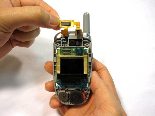 LG VX5200 Camera Replacement: passo 8, immagine 2 di 2