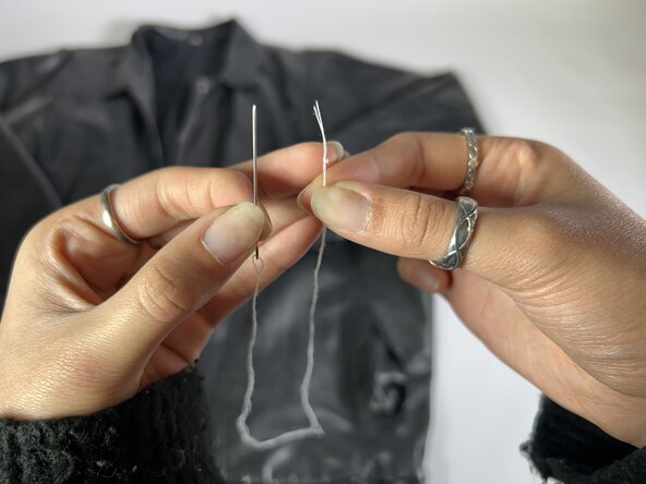 How to Repair a Leather Jacket Pocket: passo 3, immagine 3 di 3