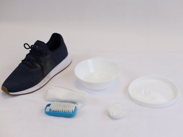 How to Clean Mesh Shoes, Prepare for cleaning: crwdns2935265:01crwdnd2935265:03crwdnd2935265:03crwdne2935265:0