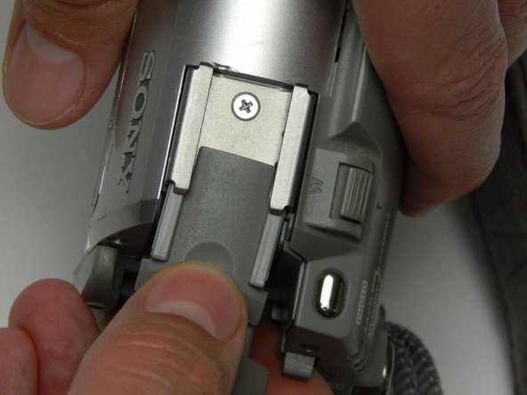 Sony Handycam DCR-HC30 CCD Image Sensor Replacement: crwdns2935265:05crwdnd2935265:02crwdnd2935265:03crwdne2935265:0