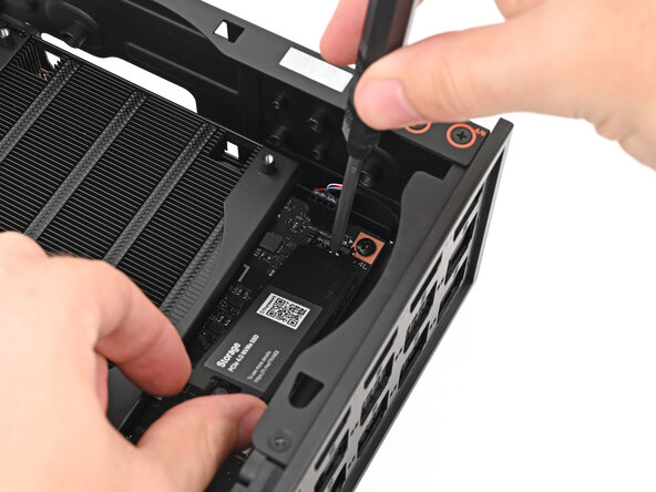 Framework Desktop DIY Edition Quick Start Guide, Remove the primary storage heat spreader screw: crwdns2935265:00crwdnd2935265:01crwdnd2935265:03crwdne2935265:0