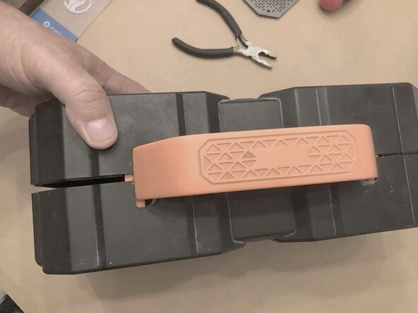 Bugani M83 wireless speaker Battery Replacement: adım 16, 3 resimden 1.