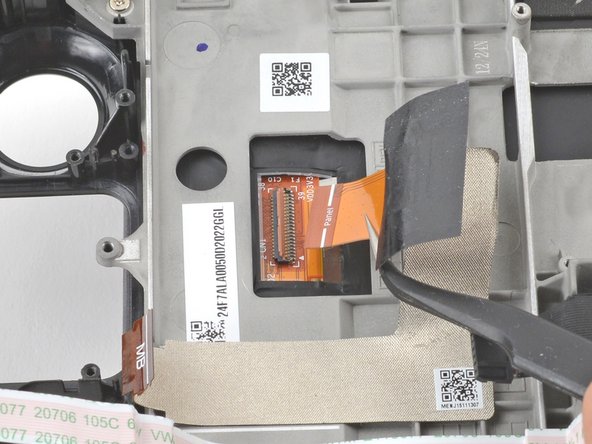 Steam Deck Front Shell Replacement, Disconnect the display: crwdns2935265:074crwdnd2935265:03crwdnd2935265:03crwdne2935265:0