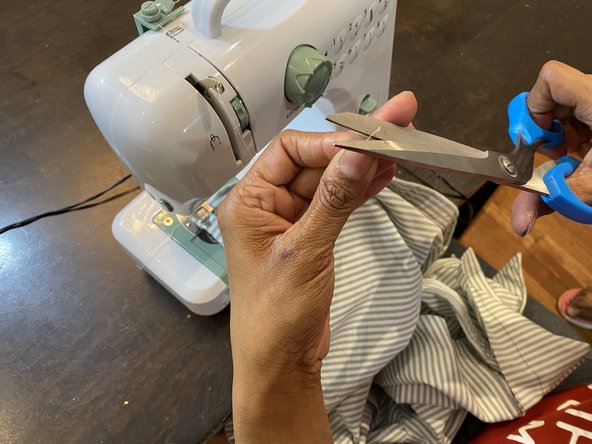 How to Shorten the Length of a Shirt: crwdns2935265:010crwdnd2935265:02crwdnd2935265:02crwdne2935265:0