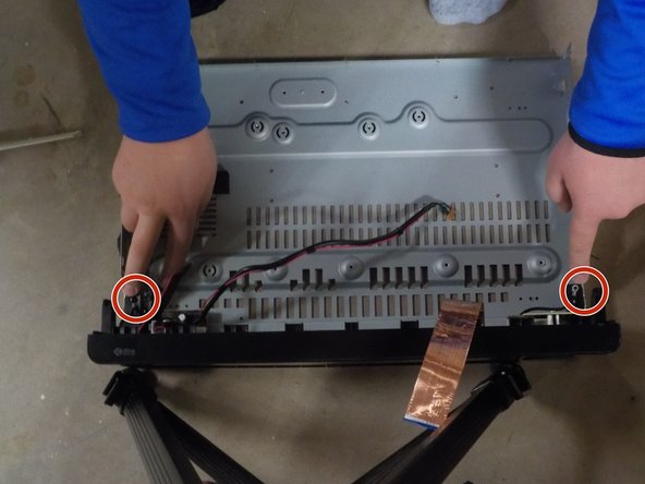 Harman Kardon HK3700 Teardown, Remove the front panel: crwdns2935265:09crwdnd2935265:02crwdnd2935265:03crwdne2935265:0