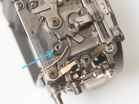 Pentax Super Program Mirror Box Mechanism Service, Remove mirror return latch: adım 33, 3 resimden 3.