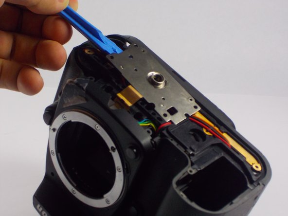 Nikon D90 Tripod Thread Plate Replacement, Taking Out the Plate: crwdns2935265:05crwdnd2935265:02crwdnd2935265:02crwdne2935265:0