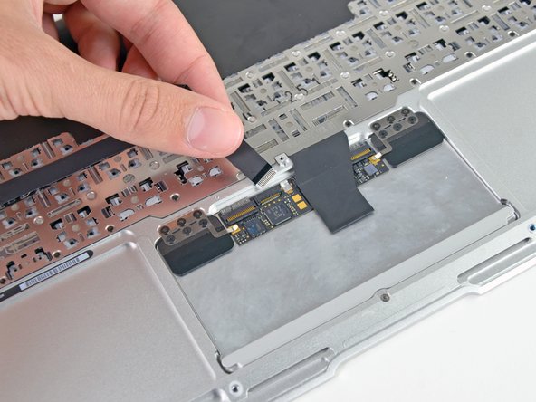 MacBook Air 11" Late 2010 Upper Case Replacement, Upper Case: crwdns2935265:038crwdnd2935265:02crwdnd2935265:02crwdne2935265:0