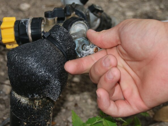 How to Fix RV Toilet Water Pressure: crwdns2935265:010crwdnd2935265:03crwdnd2935265:03crwdne2935265:0