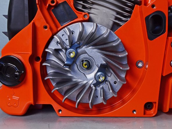 Echo Chain Saw CS590 2019 Ignition Assembly Replacement, Unfasten the starter pawls: crwdns2935265:023crwdnd2935265:02crwdnd2935265:02crwdne2935265:0