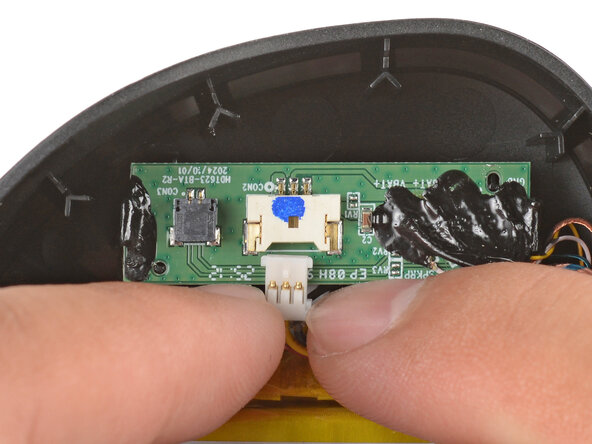 Logitech G522/A20 X Lightspeed Battery Replacement, Disconnect the battery: crwdns2935265:010crwdnd2935265:02crwdnd2935265:03crwdne2935265:0